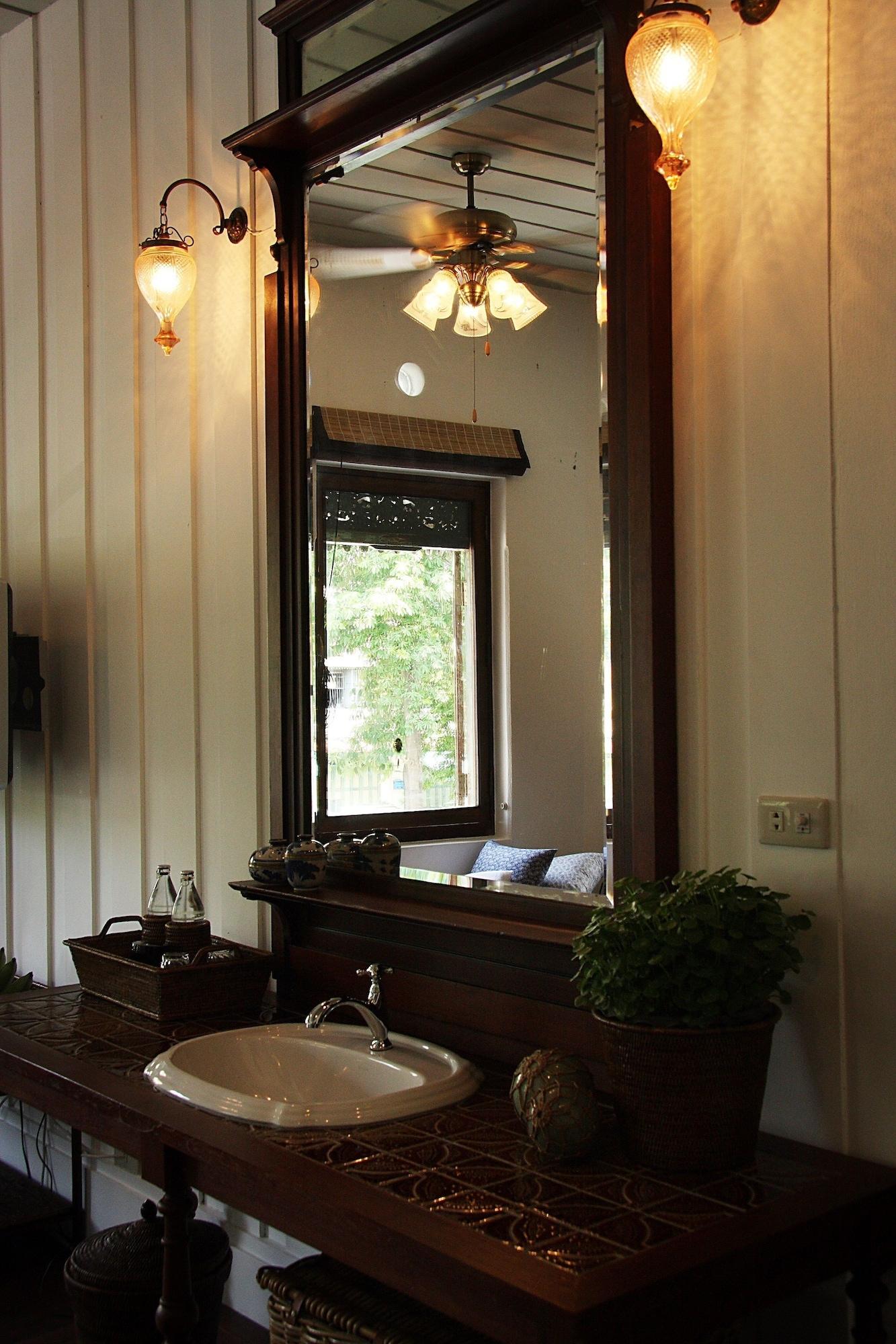 The Bhuthorn Bed & Breakfast Bangkok Eksteriør billede